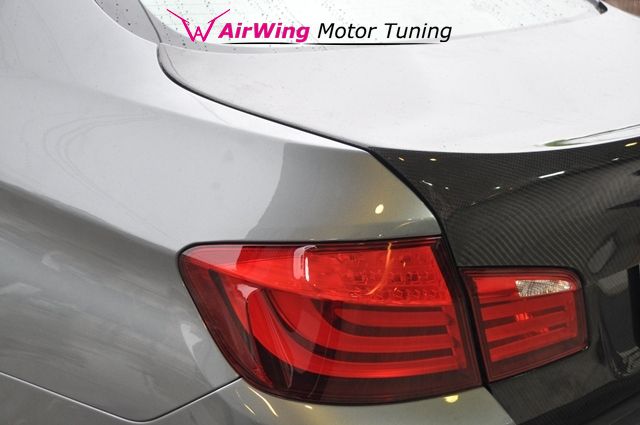 F10 - AirWing style Carbon Trunk Cover 01